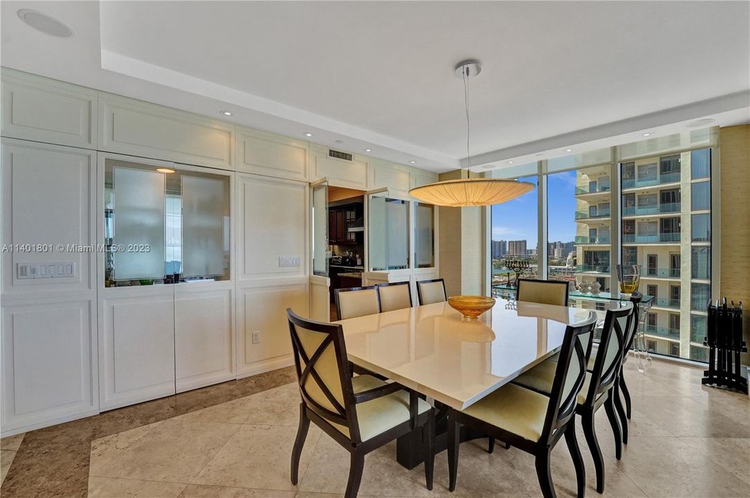 Recently Sold: $3,500,000 (3 beds, 4 baths, 2736 Square Feet)