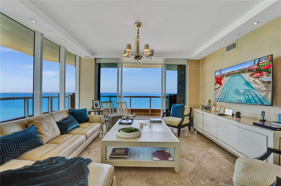 Recently Sold: $3,500,000 (3 beds, 4 baths, 2736 Square Feet)