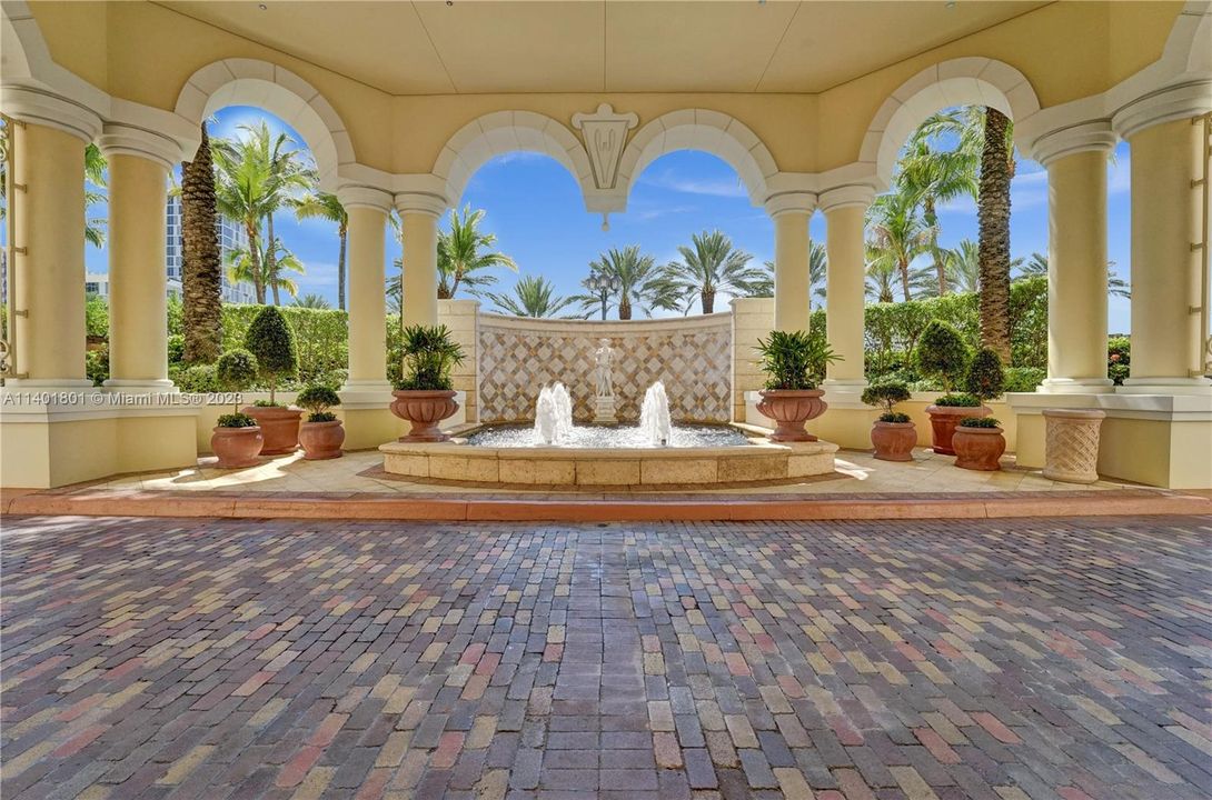 Recently Sold: $3,500,000 (3 beds, 4 baths, 2736 Square Feet)