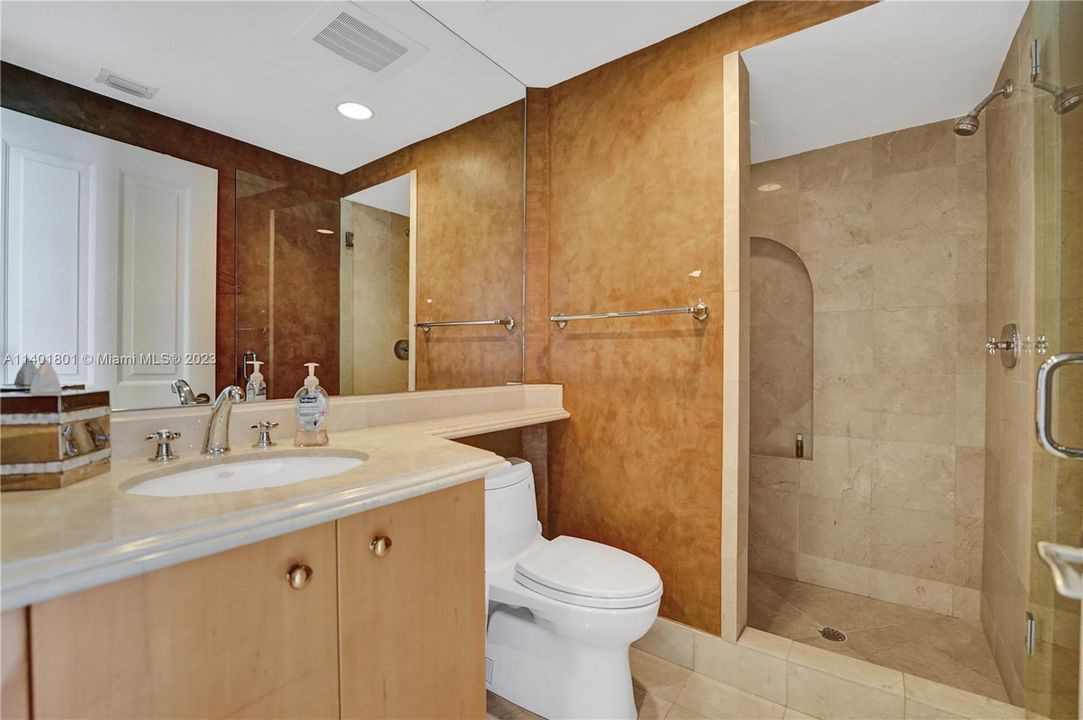 Recently Sold: $3,500,000 (3 beds, 4 baths, 2736 Square Feet)