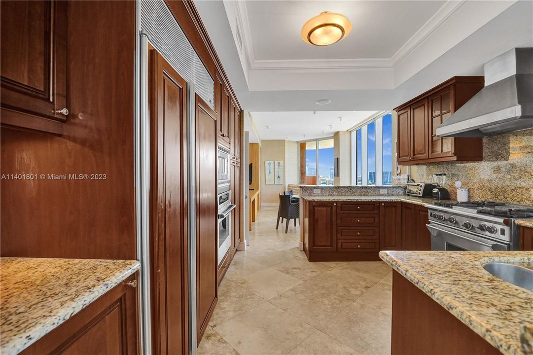 Recently Sold: $3,500,000 (3 beds, 4 baths, 2736 Square Feet)