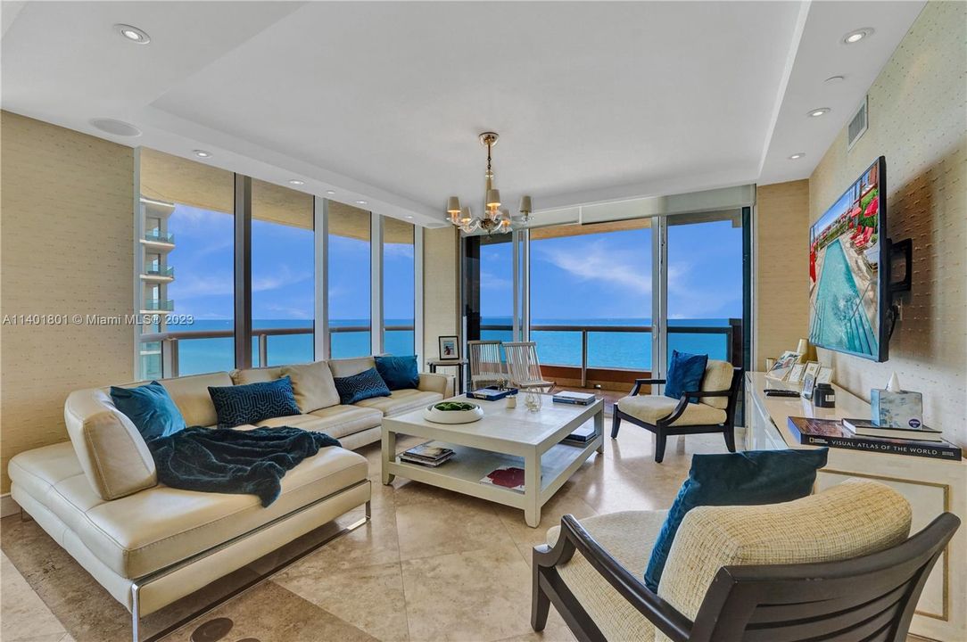 Recently Sold: $3,500,000 (3 beds, 4 baths, 2736 Square Feet)