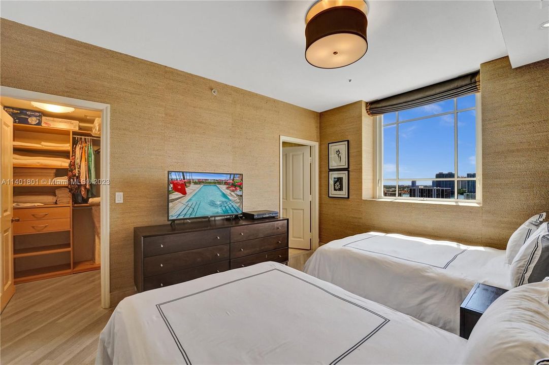 Recently Sold: $3,500,000 (3 beds, 4 baths, 2736 Square Feet)