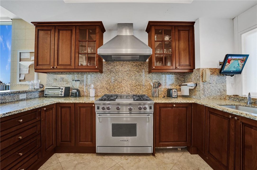 Recently Sold: $3,500,000 (3 beds, 4 baths, 2736 Square Feet)