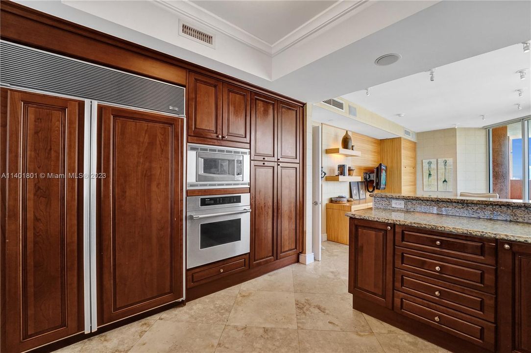 Recently Sold: $3,500,000 (3 beds, 4 baths, 2736 Square Feet)