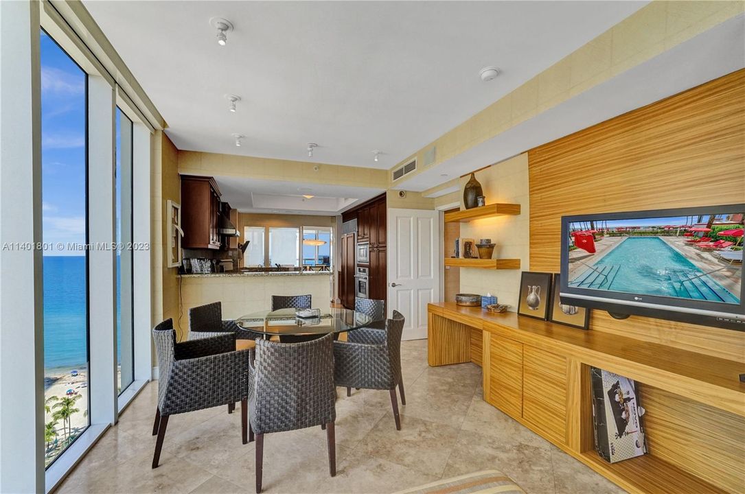 Recently Sold: $3,500,000 (3 beds, 4 baths, 2736 Square Feet)