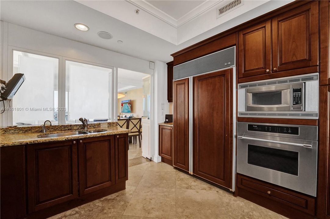 Recently Sold: $3,500,000 (3 beds, 4 baths, 2736 Square Feet)