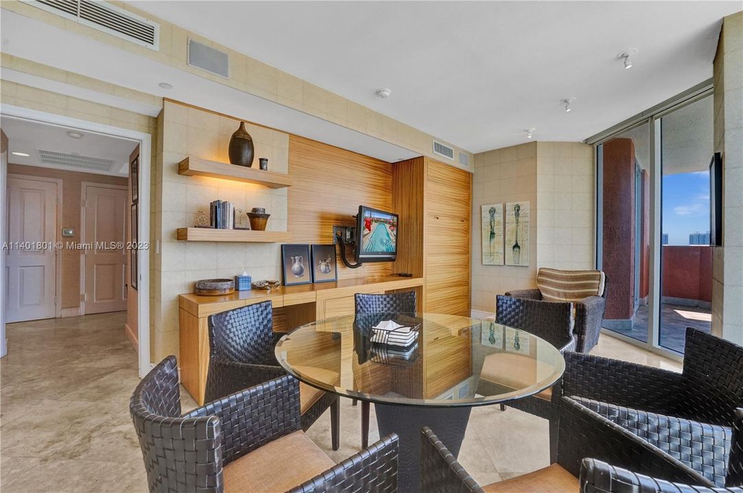 Recently Sold: $3,500,000 (3 beds, 4 baths, 2736 Square Feet)