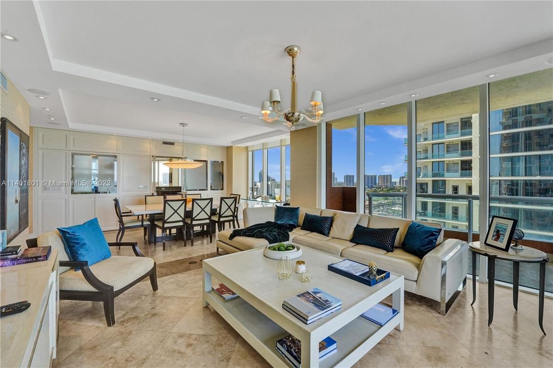 Recently Sold: $3,500,000 (3 beds, 4 baths, 2736 Square Feet)