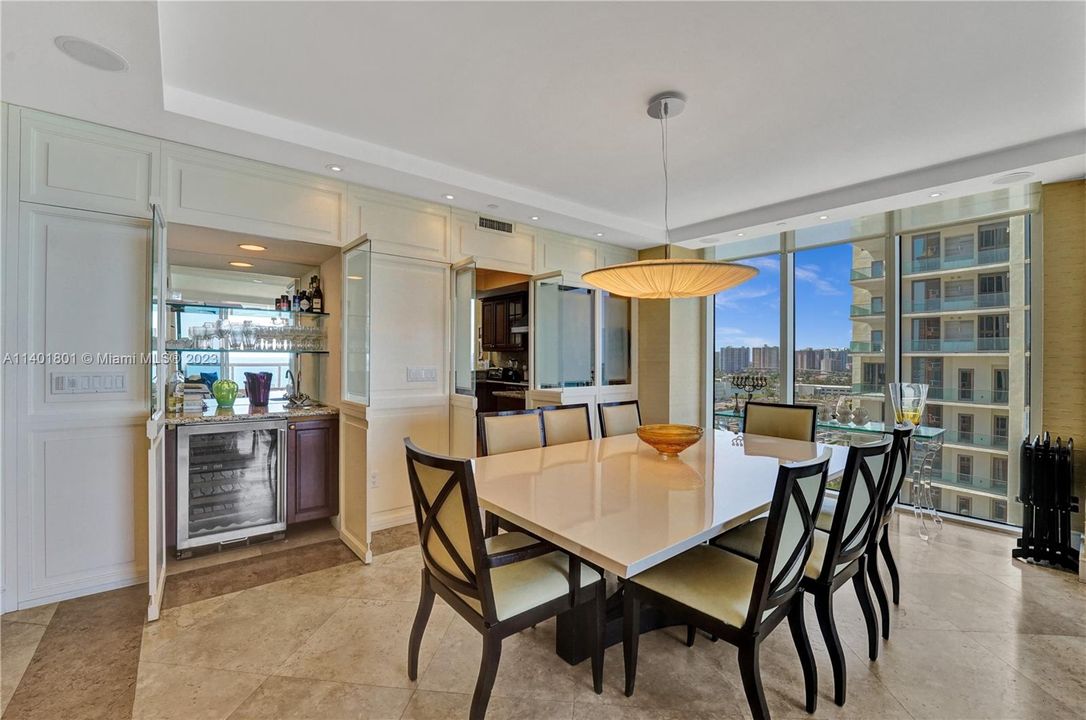 Recently Sold: $3,500,000 (3 beds, 4 baths, 2736 Square Feet)