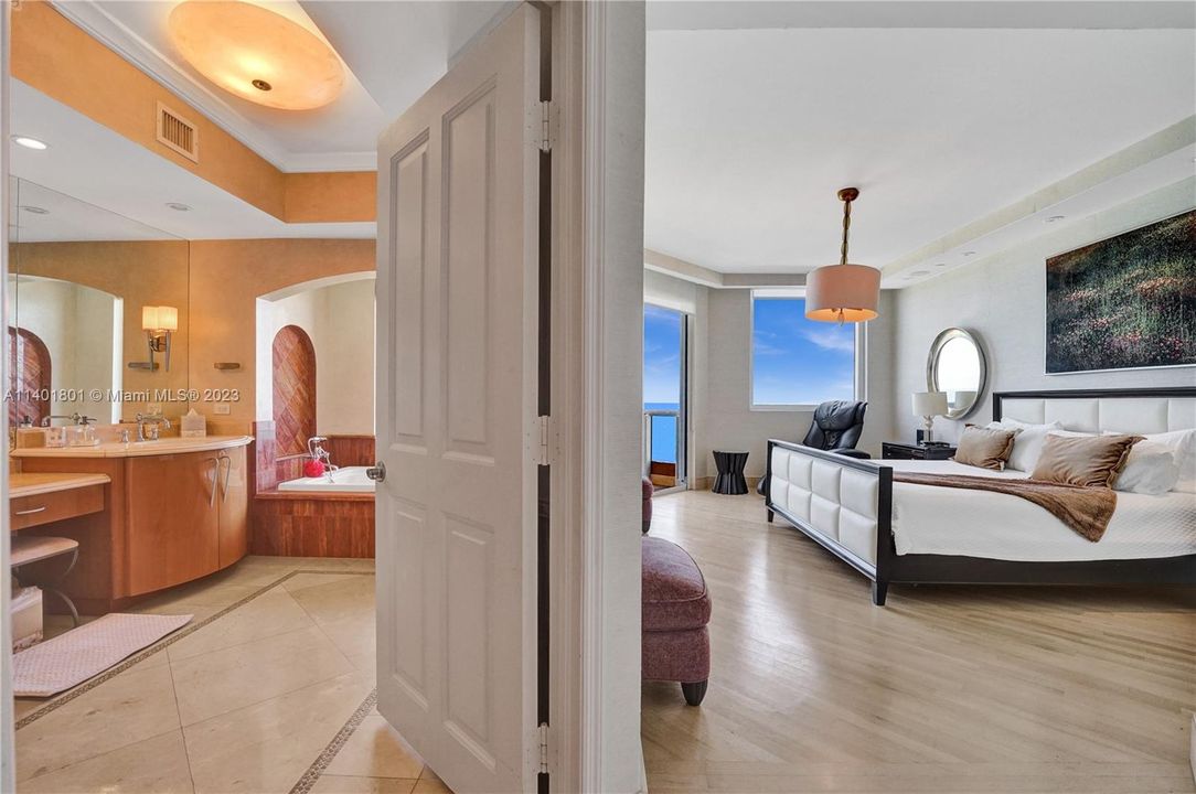 Recently Sold: $3,500,000 (3 beds, 4 baths, 2736 Square Feet)