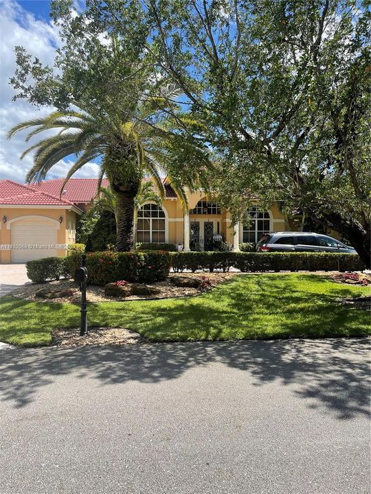 Recently Sold: $1,499,000 (5 beds, 3 baths, 3840 Square Feet)