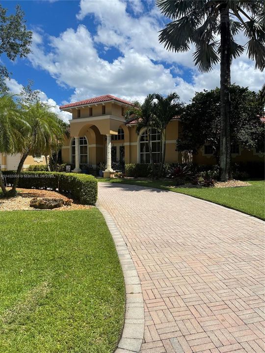 Recently Sold: $1,499,000 (5 beds, 3 baths, 3840 Square Feet)