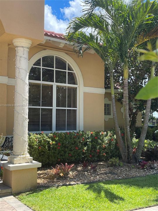 Recently Sold: $1,499,000 (5 beds, 3 baths, 3840 Square Feet)