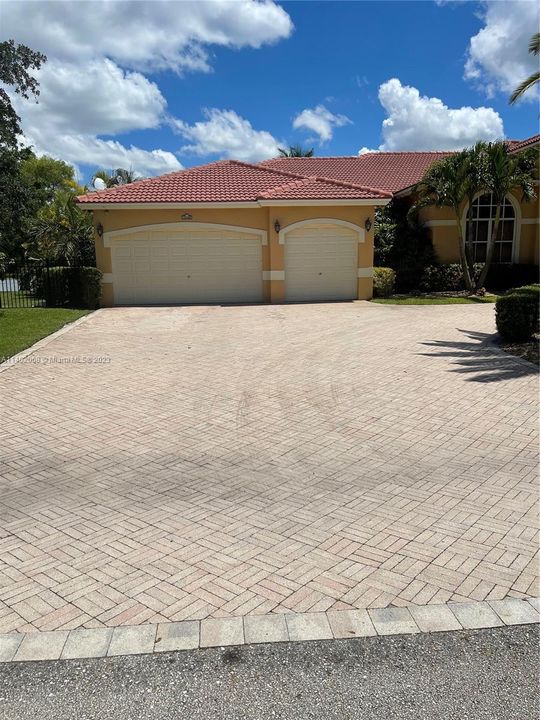 Recently Sold: $1,499,000 (5 beds, 3 baths, 3840 Square Feet)