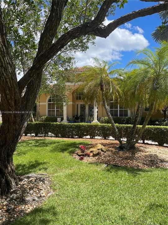 Recently Sold: $1,499,000 (5 beds, 3 baths, 3840 Square Feet)