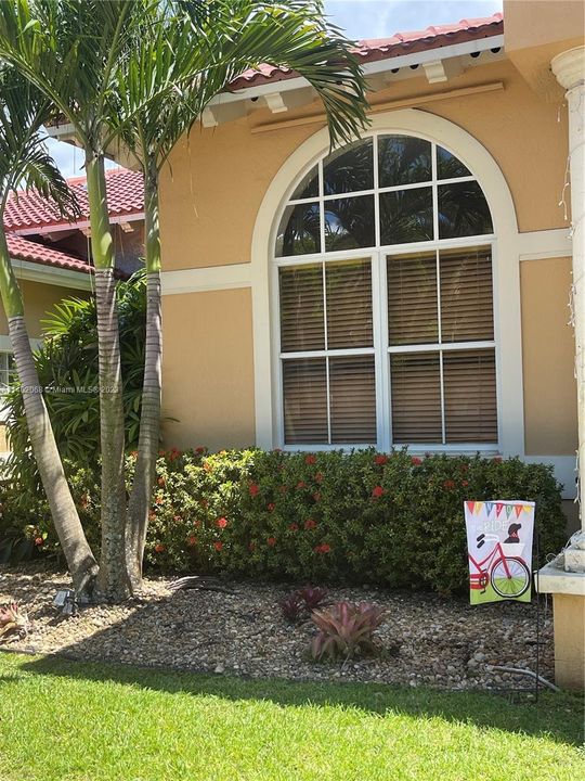 Recently Sold: $1,499,000 (5 beds, 3 baths, 3840 Square Feet)