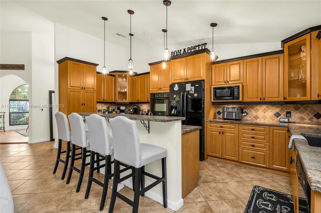 Recently Rented: $4,500 (4 beds, 3 baths, 2740 Square Feet)