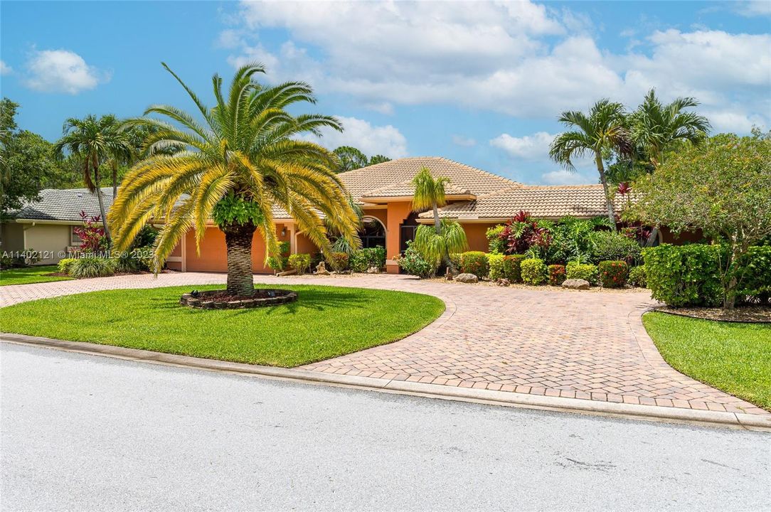 Recently Rented: $4,500 (4 beds, 3 baths, 2740 Square Feet)