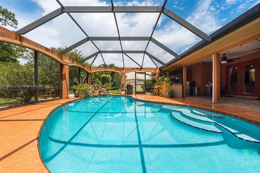 Recently Rented: $4,500 (4 beds, 3 baths, 2740 Square Feet)