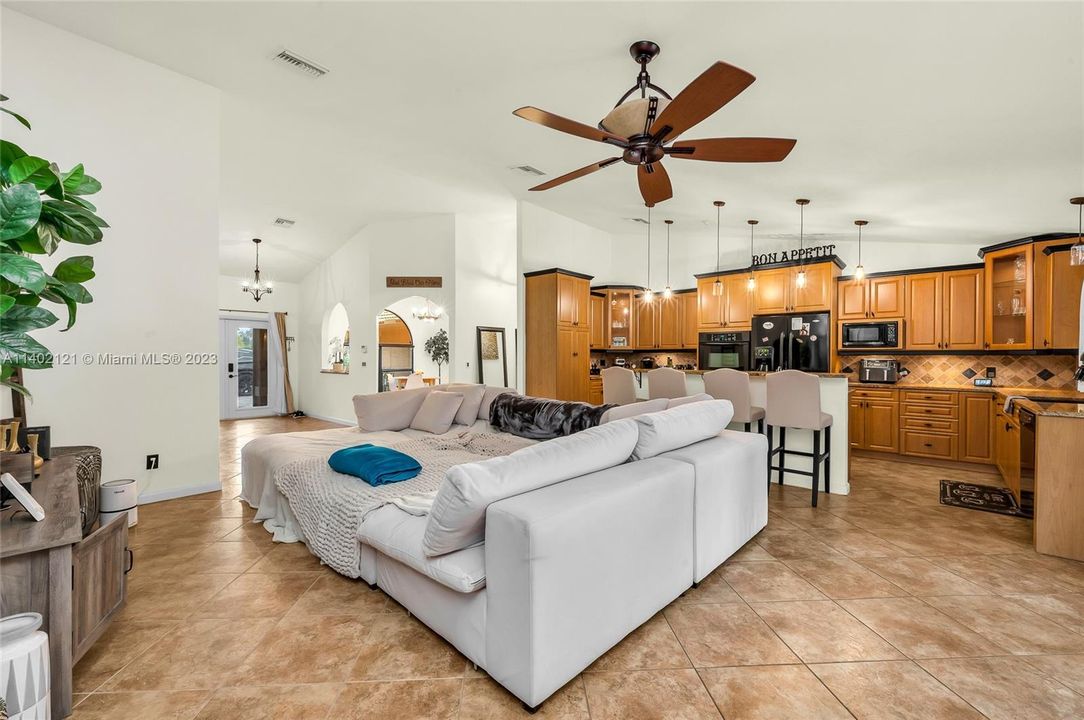 Recently Rented: $4,500 (4 beds, 3 baths, 2740 Square Feet)