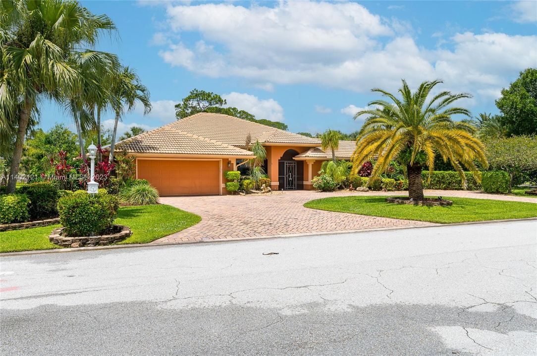 Recently Rented: $4,500 (4 beds, 3 baths, 2740 Square Feet)