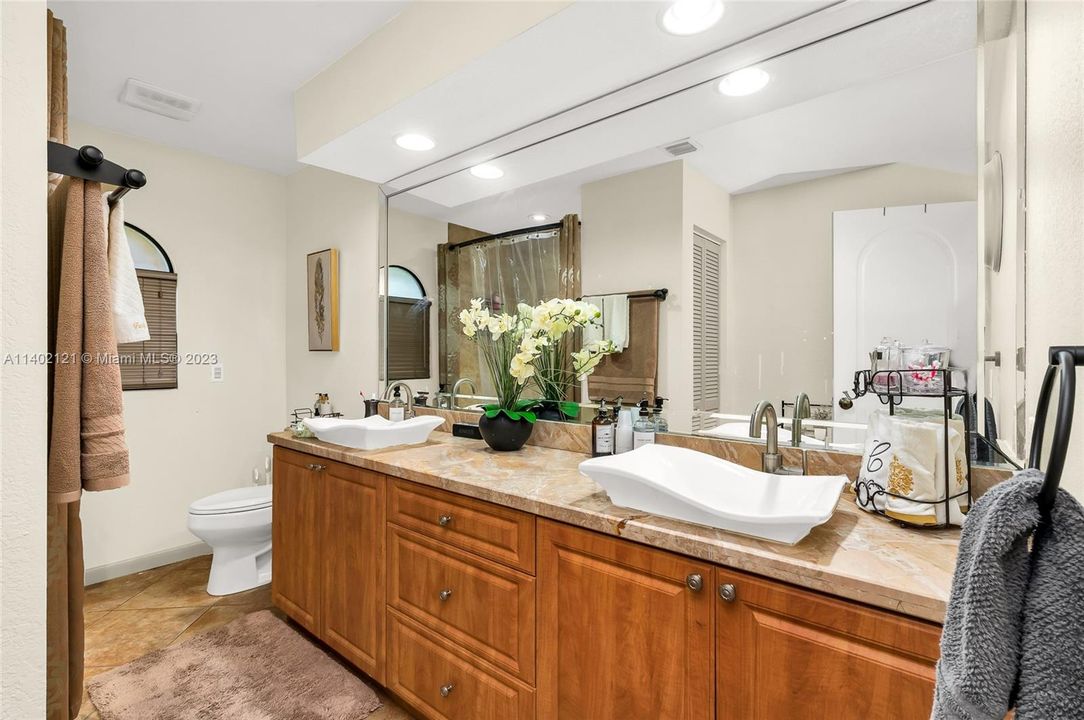 Recently Rented: $4,500 (4 beds, 3 baths, 2740 Square Feet)