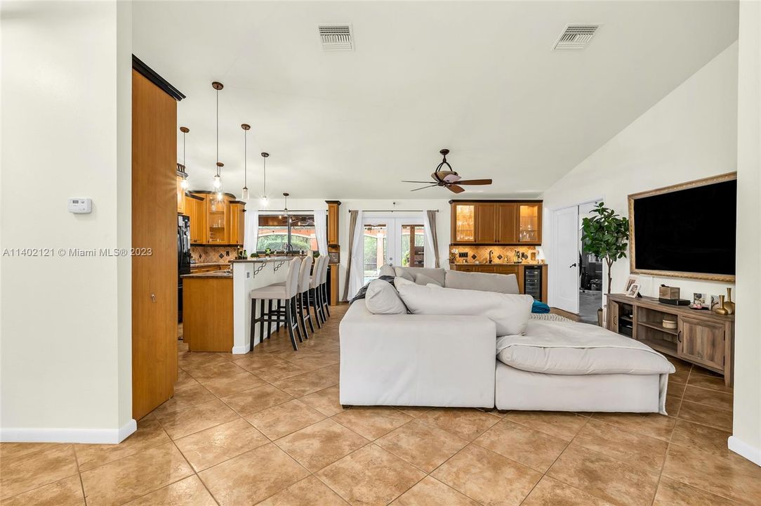 Recently Rented: $4,500 (4 beds, 3 baths, 2740 Square Feet)