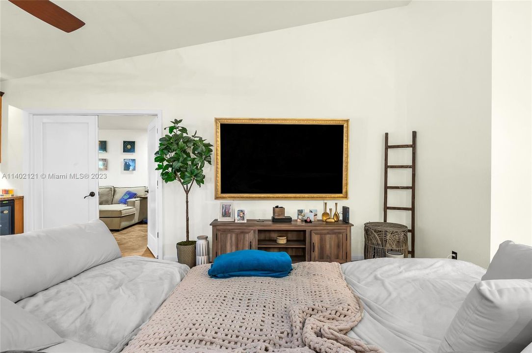 Recently Rented: $4,500 (4 beds, 3 baths, 2740 Square Feet)