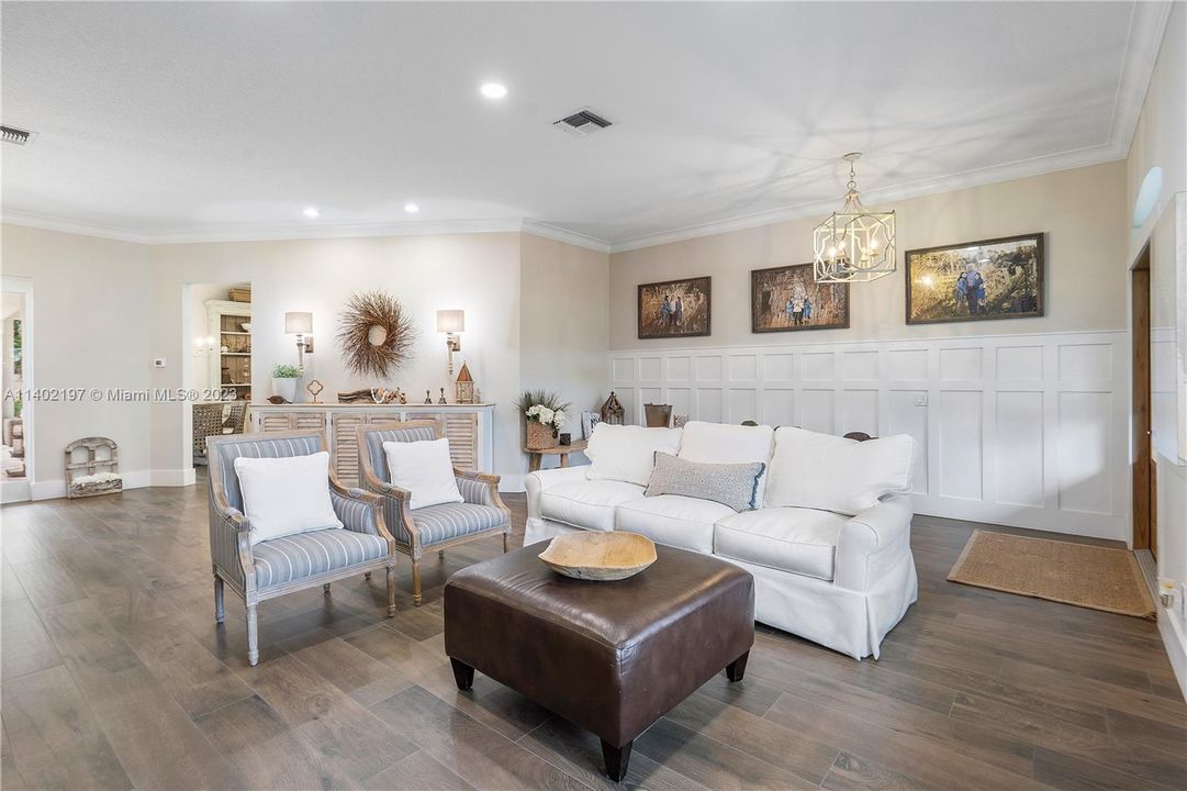 Recently Sold: $2,399,000 (5 beds, 3 baths, 2802 Square Feet)