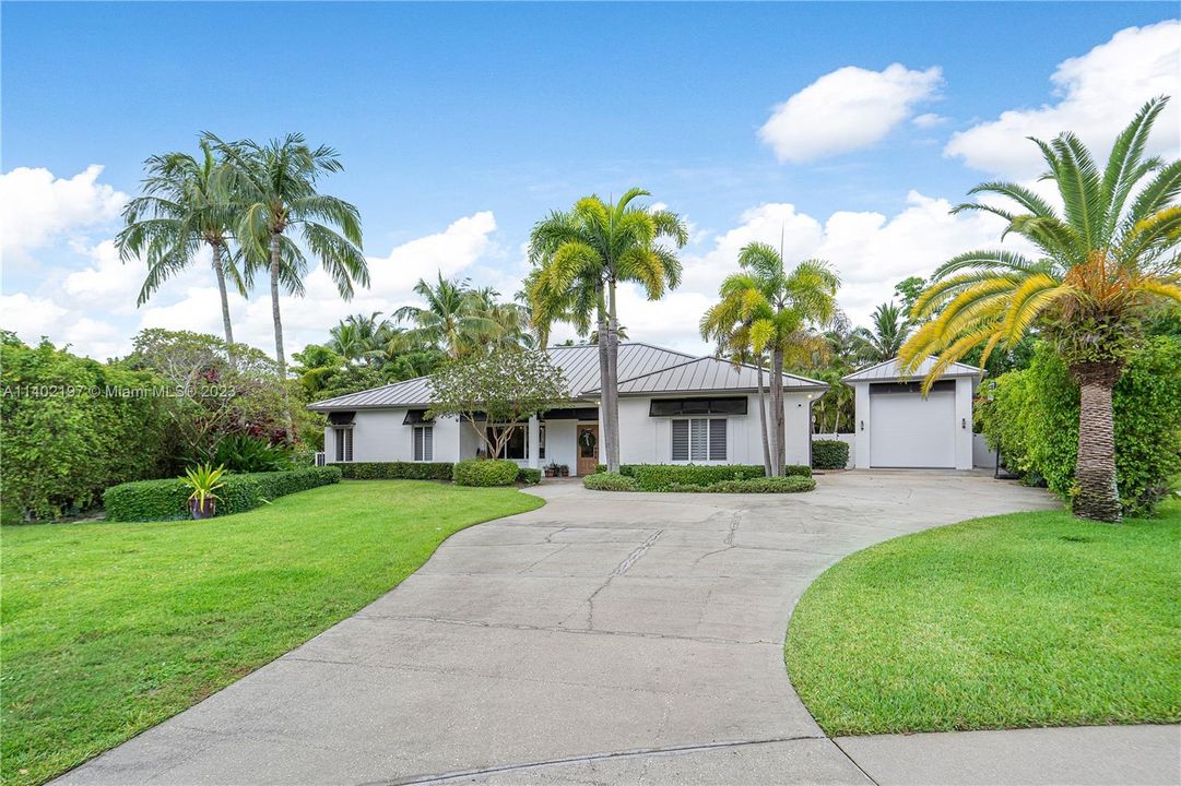 Recently Sold: $2,399,000 (5 beds, 3 baths, 2802 Square Feet)