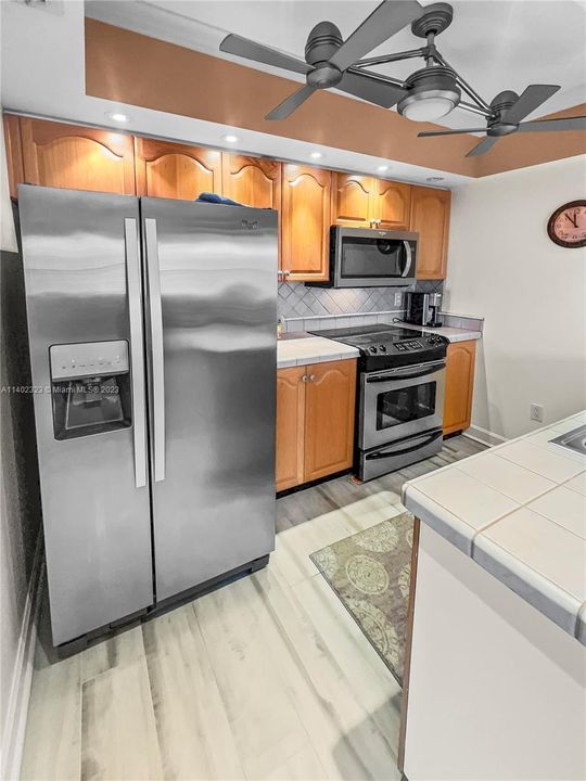 最近售出: $214,900 (2 贝兹, 2 浴室, 850 平方英尺)