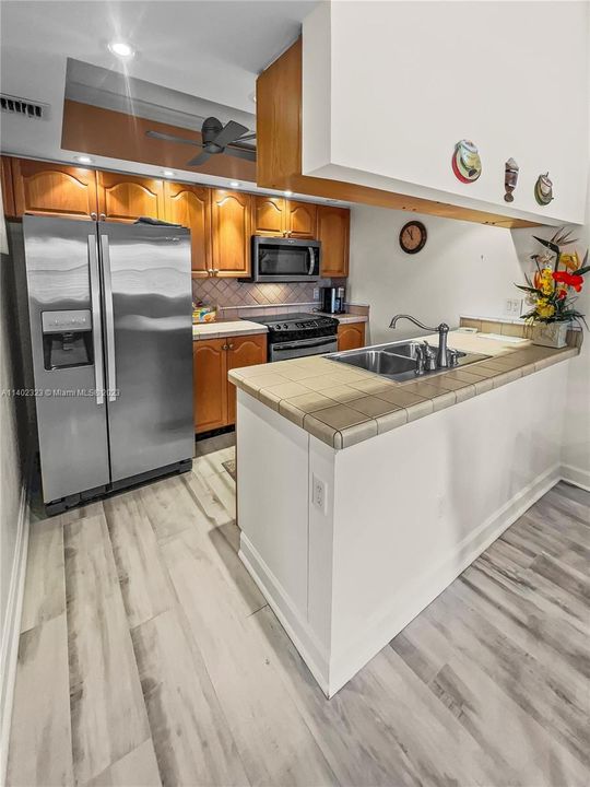 最近售出: $214,900 (2 贝兹, 2 浴室, 850 平方英尺)