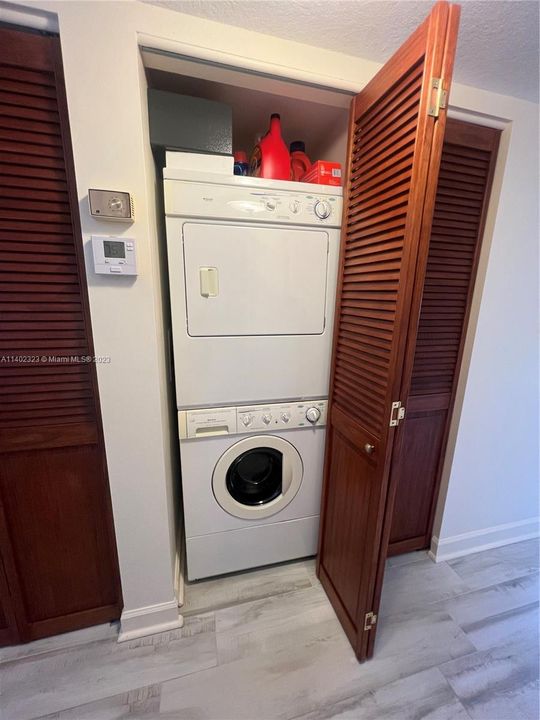 最近售出: $214,900 (2 贝兹, 2 浴室, 850 平方英尺)