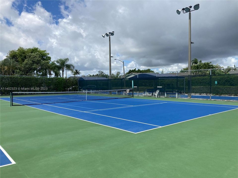 最近售出: $214,900 (2 贝兹, 2 浴室, 850 平方英尺)