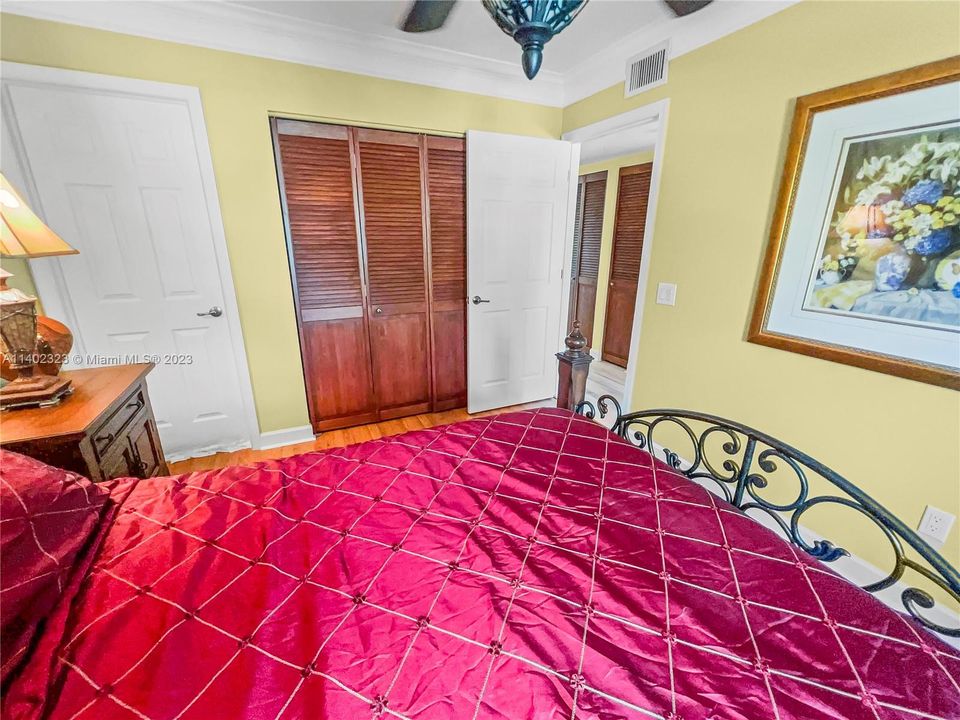 最近售出: $214,900 (2 贝兹, 2 浴室, 850 平方英尺)