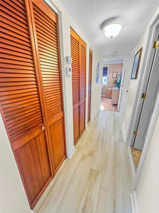 最近售出: $214,900 (2 贝兹, 2 浴室, 850 平方英尺)