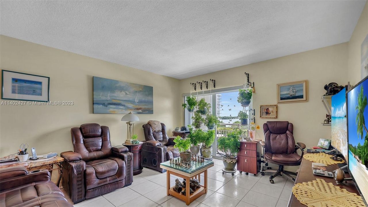 Vendido Recientemente: $272,000 (1 camas, 1 baños, 705 Pies cuadrados)