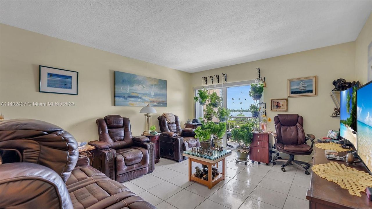 Vendido Recientemente: $272,000 (1 camas, 1 baños, 705 Pies cuadrados)