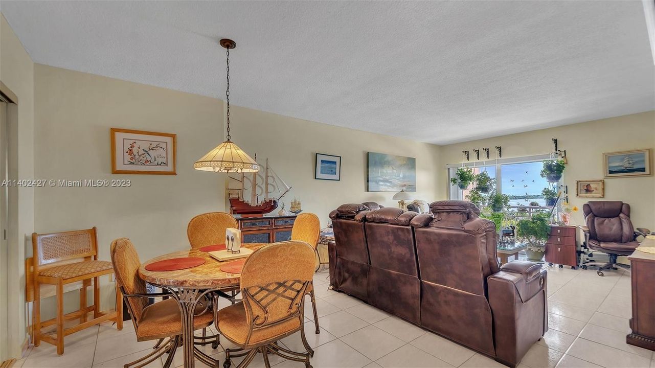 Vendido Recientemente: $272,000 (1 camas, 1 baños, 705 Pies cuadrados)