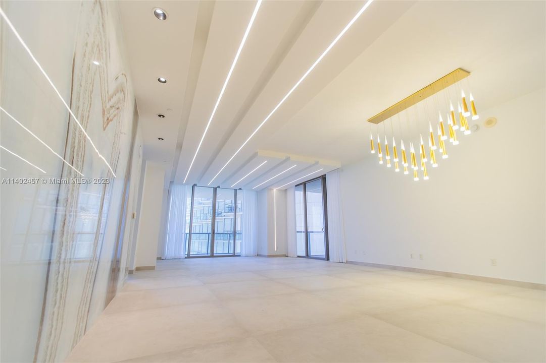 Recently Sold: $4,400,000 (2 beds, 2 baths, 1685 Square Feet)