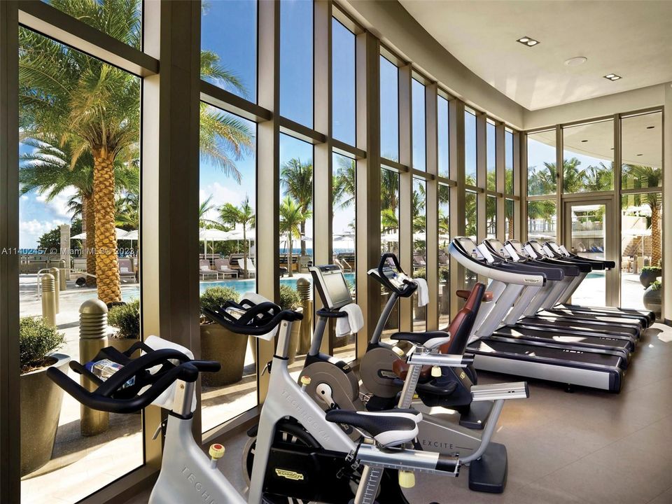 Recently Sold: $4,400,000 (2 beds, 2 baths, 1685 Square Feet)