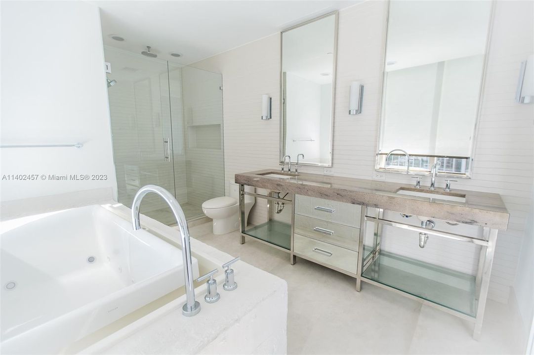 Recently Sold: $4,400,000 (2 beds, 2 baths, 1685 Square Feet)