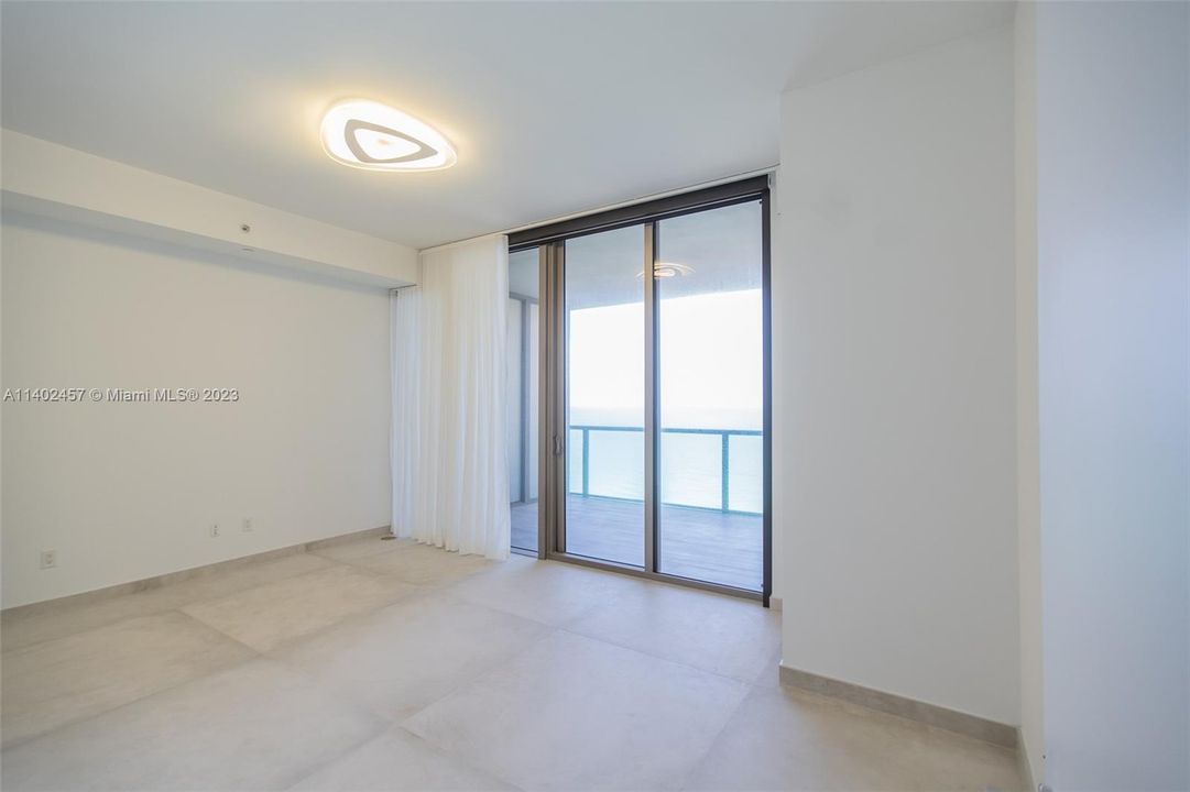 Recently Sold: $4,400,000 (2 beds, 2 baths, 1685 Square Feet)
