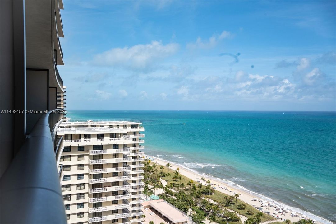 Recently Sold: $4,400,000 (2 beds, 2 baths, 1685 Square Feet)