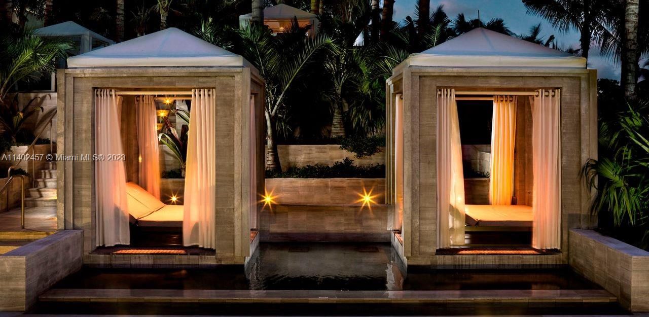 Recently Sold: $4,400,000 (2 beds, 2 baths, 1685 Square Feet)