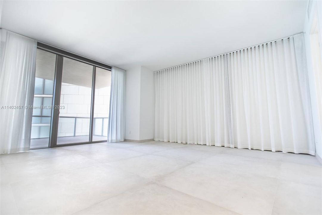 Recently Sold: $4,400,000 (2 beds, 2 baths, 1685 Square Feet)