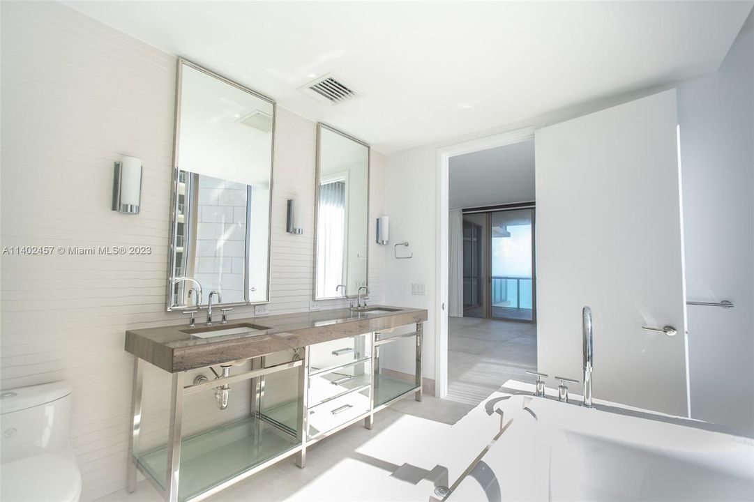 Recently Sold: $4,400,000 (2 beds, 2 baths, 1685 Square Feet)