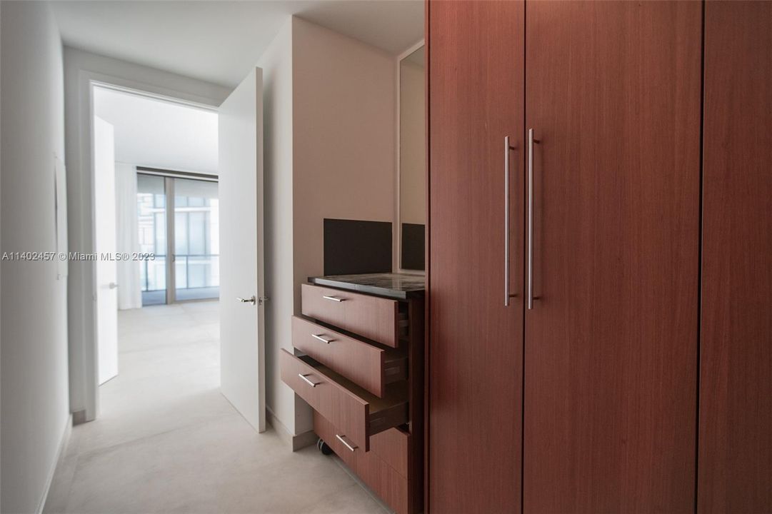 Recently Sold: $4,400,000 (2 beds, 2 baths, 1685 Square Feet)