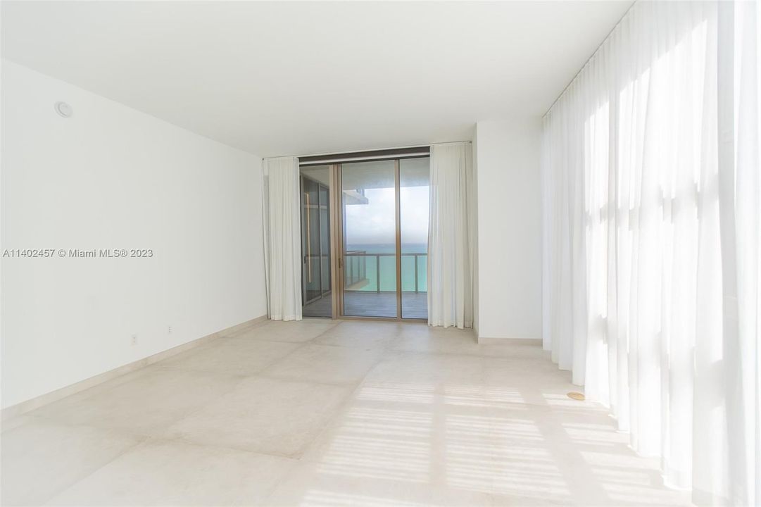 Recently Sold: $4,400,000 (2 beds, 2 baths, 1685 Square Feet)